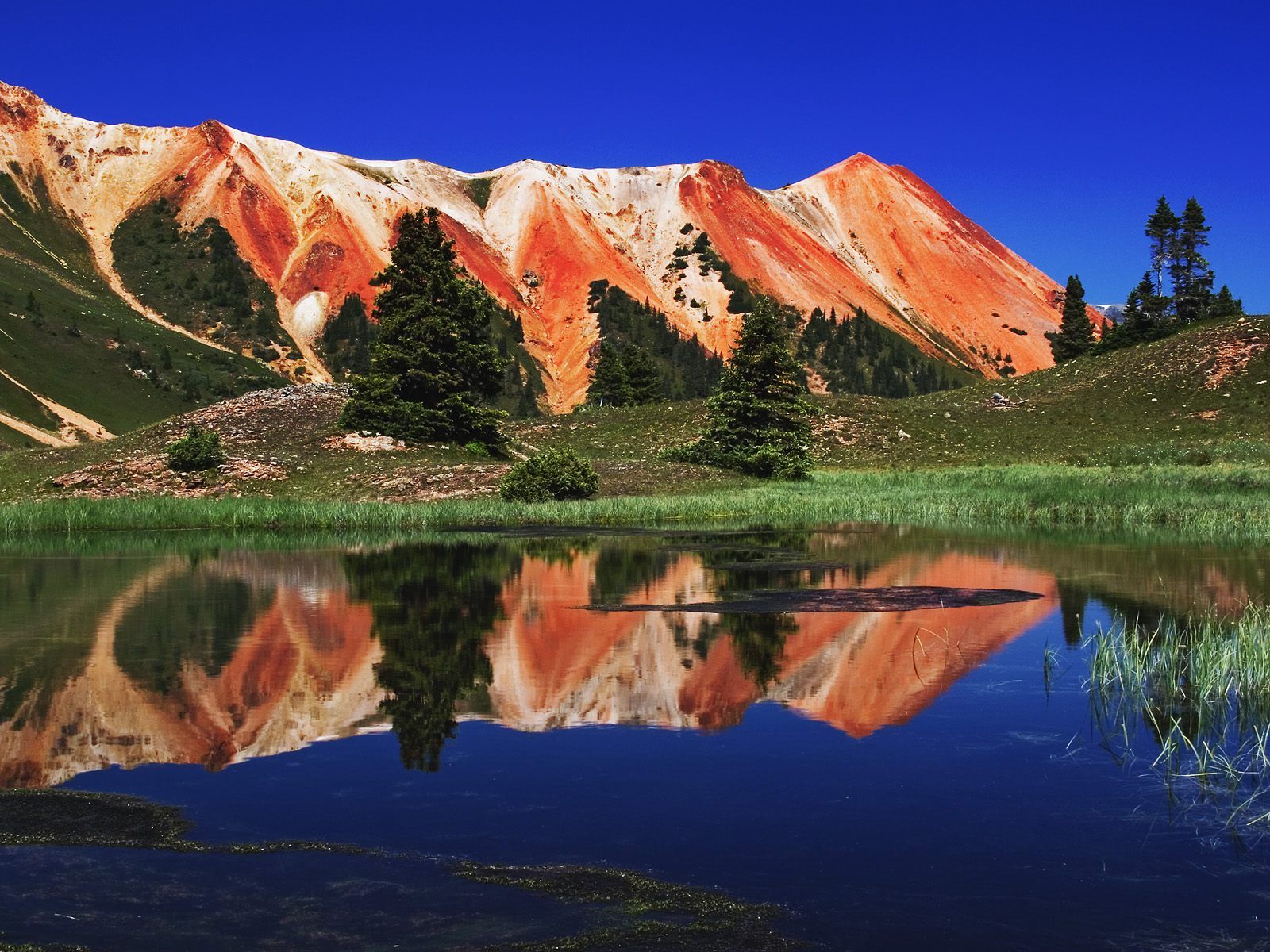 Red And White Mountain Edge Mountain Colorado, HD Wallpaper