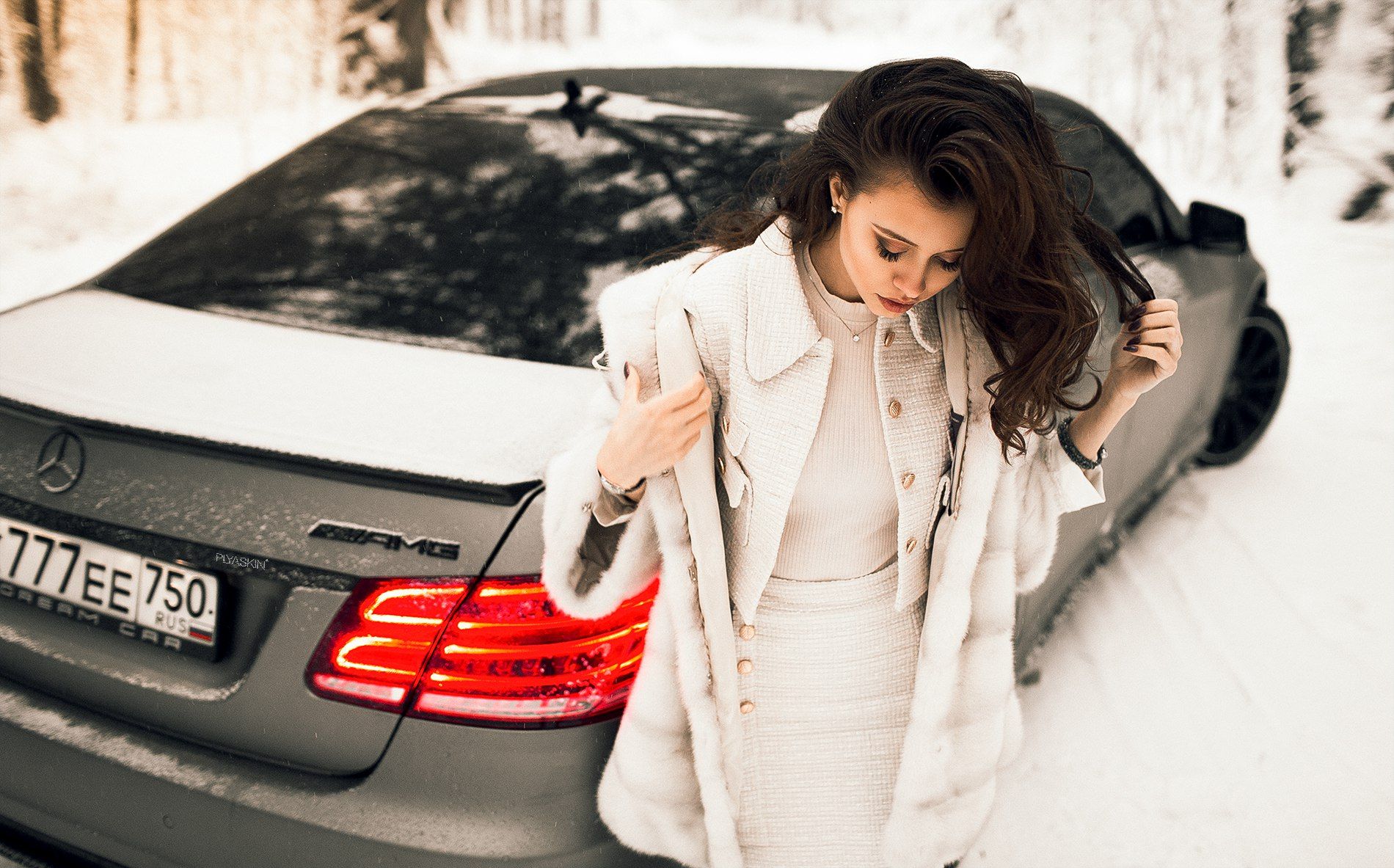 Women Girls & Cars Woman Model Car Brunette Long Hair Snow Winter