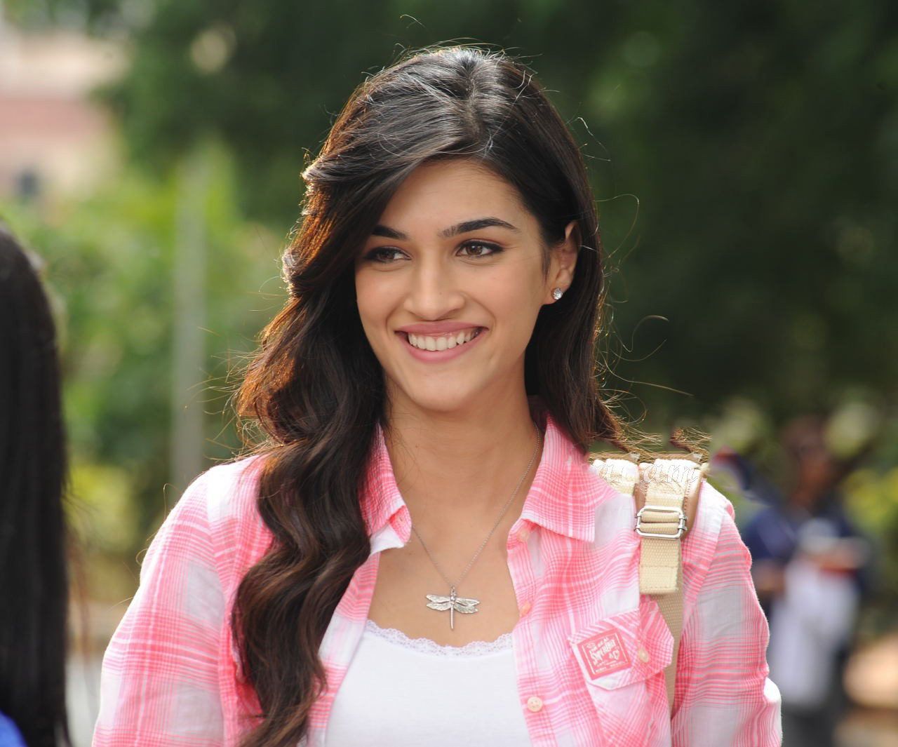 Kriti Sanon Hd Close Up Wallpapers Wallpaper Cave