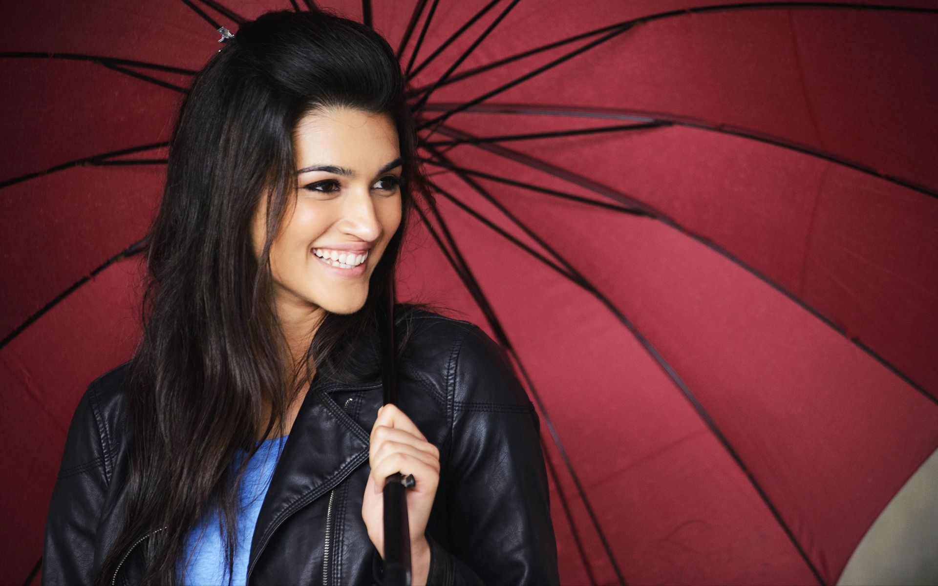 Kriti Sanon Beautiful HD Wallpaper