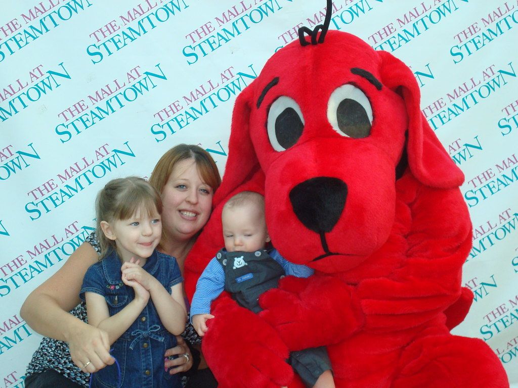 Clifford the Big Red Dog at The Mall at Steamtown November