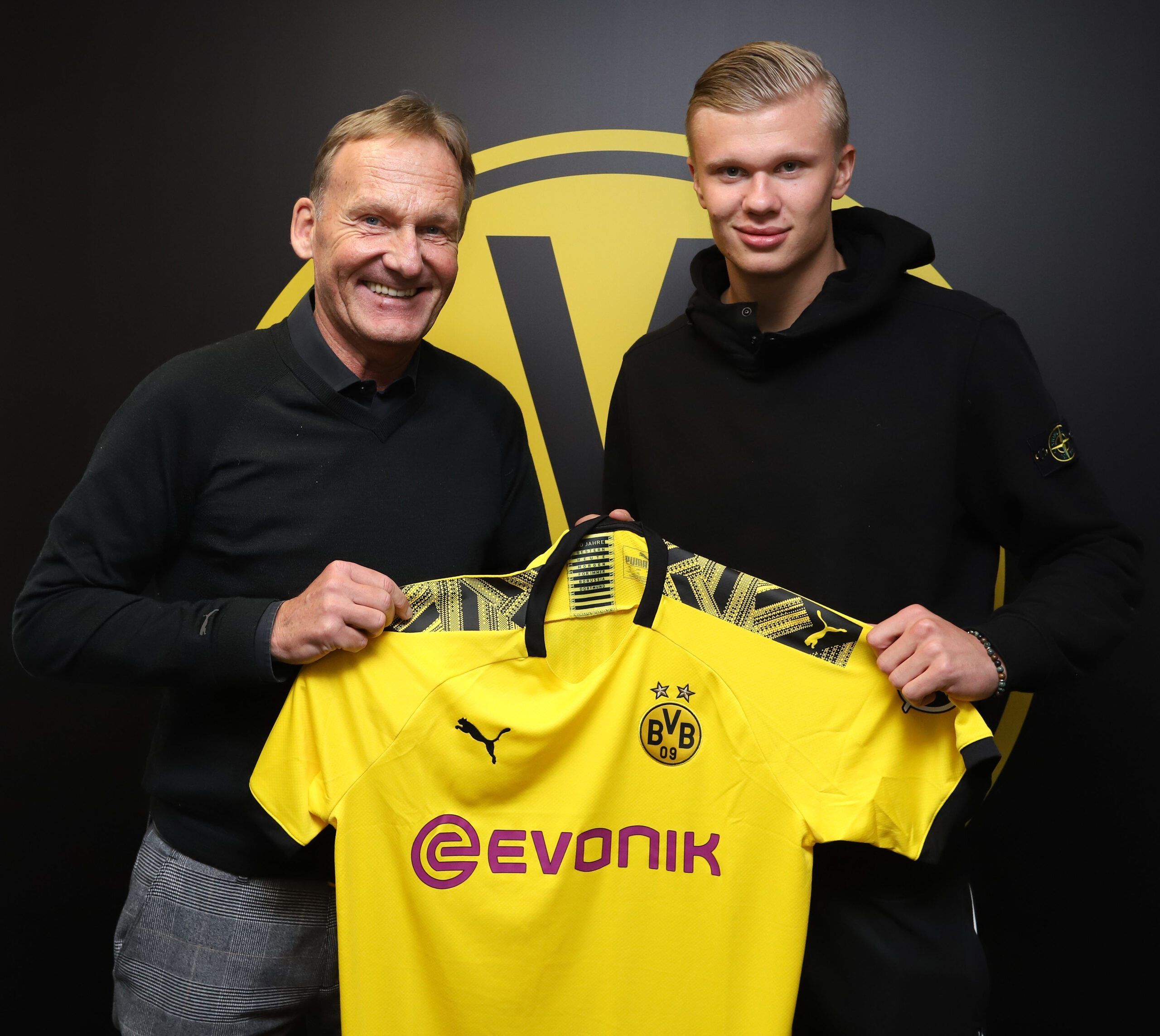 Borussia Dortmund Makes Splash With Teenager Erling Haaland Signing