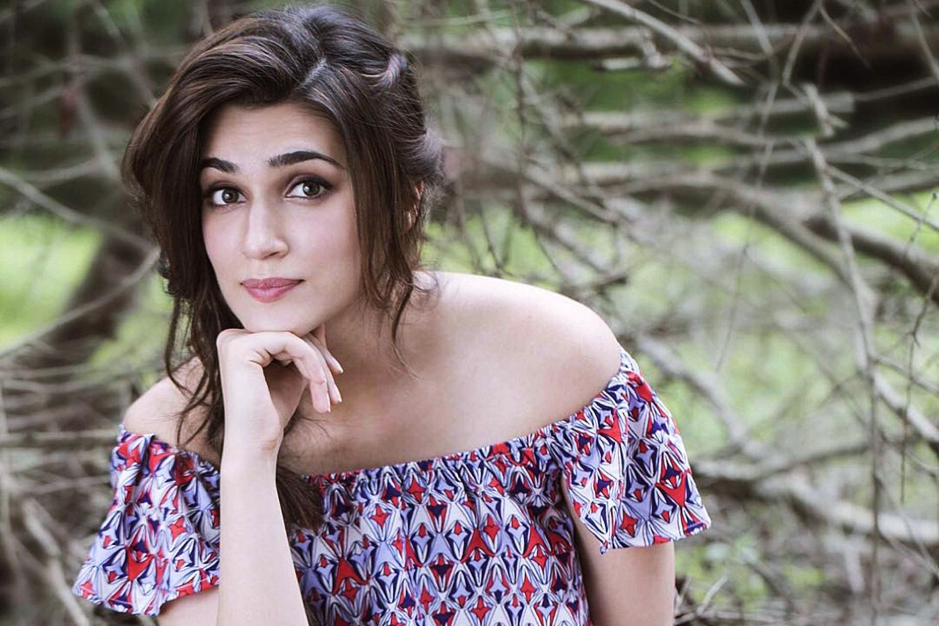 Kriti Sanon HD Desktop Wallpaper Movie Songs Download