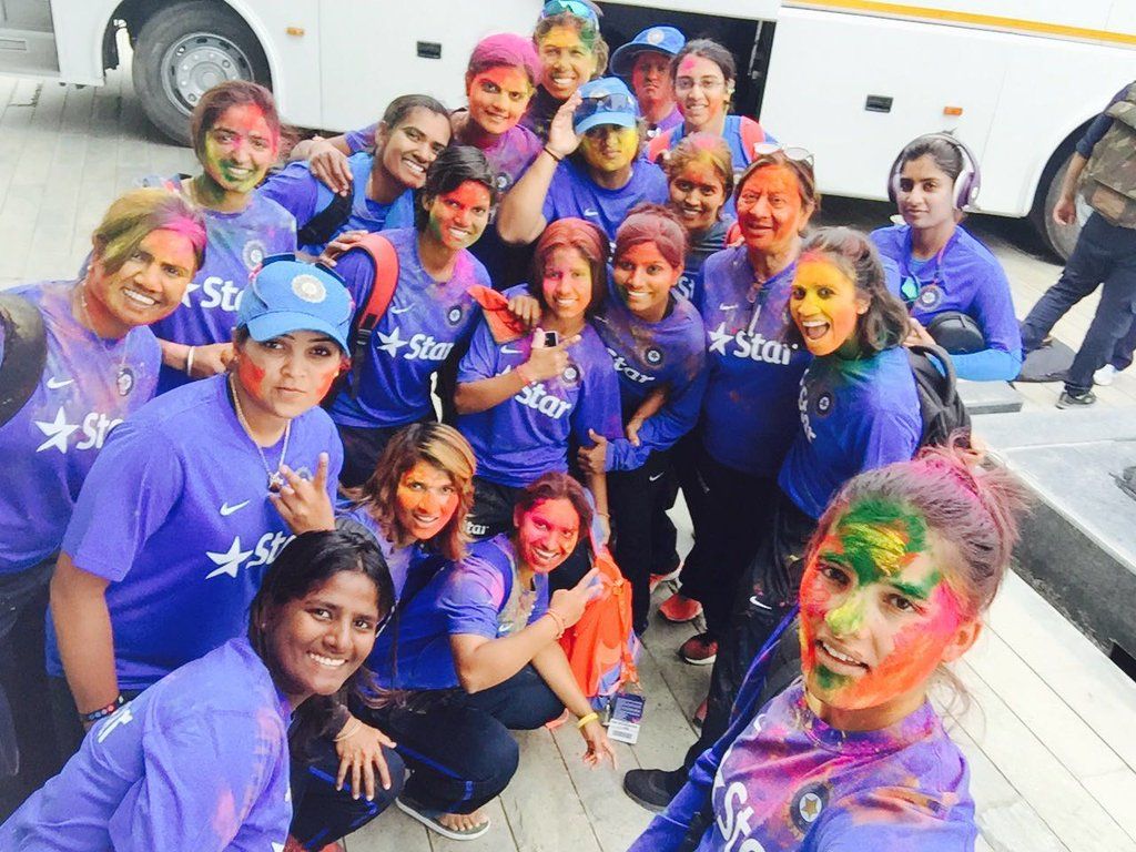 Holi 2016: Watch India men and women cricket teams celebrate