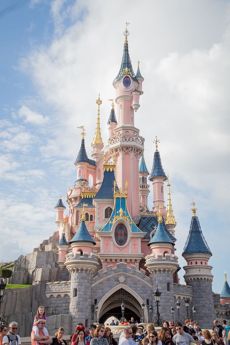 Disneyland paris 1080P, 2K, 4K, 5K HD wallpaper free download
