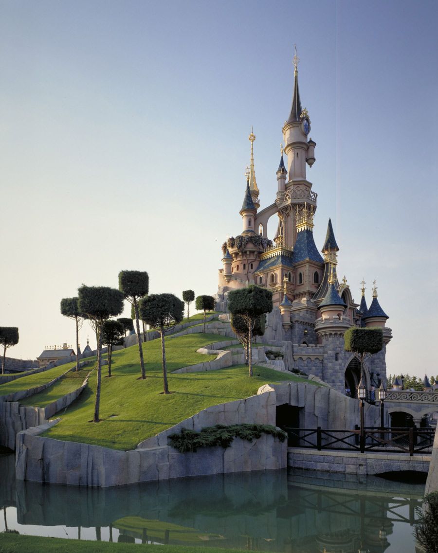 This Week in Disney History: Disneyland Paris Marks Castle