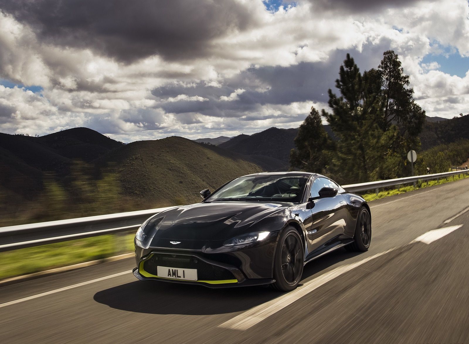 Aston Martin Vantage (Onyx Black) Wallpaper (HD Image