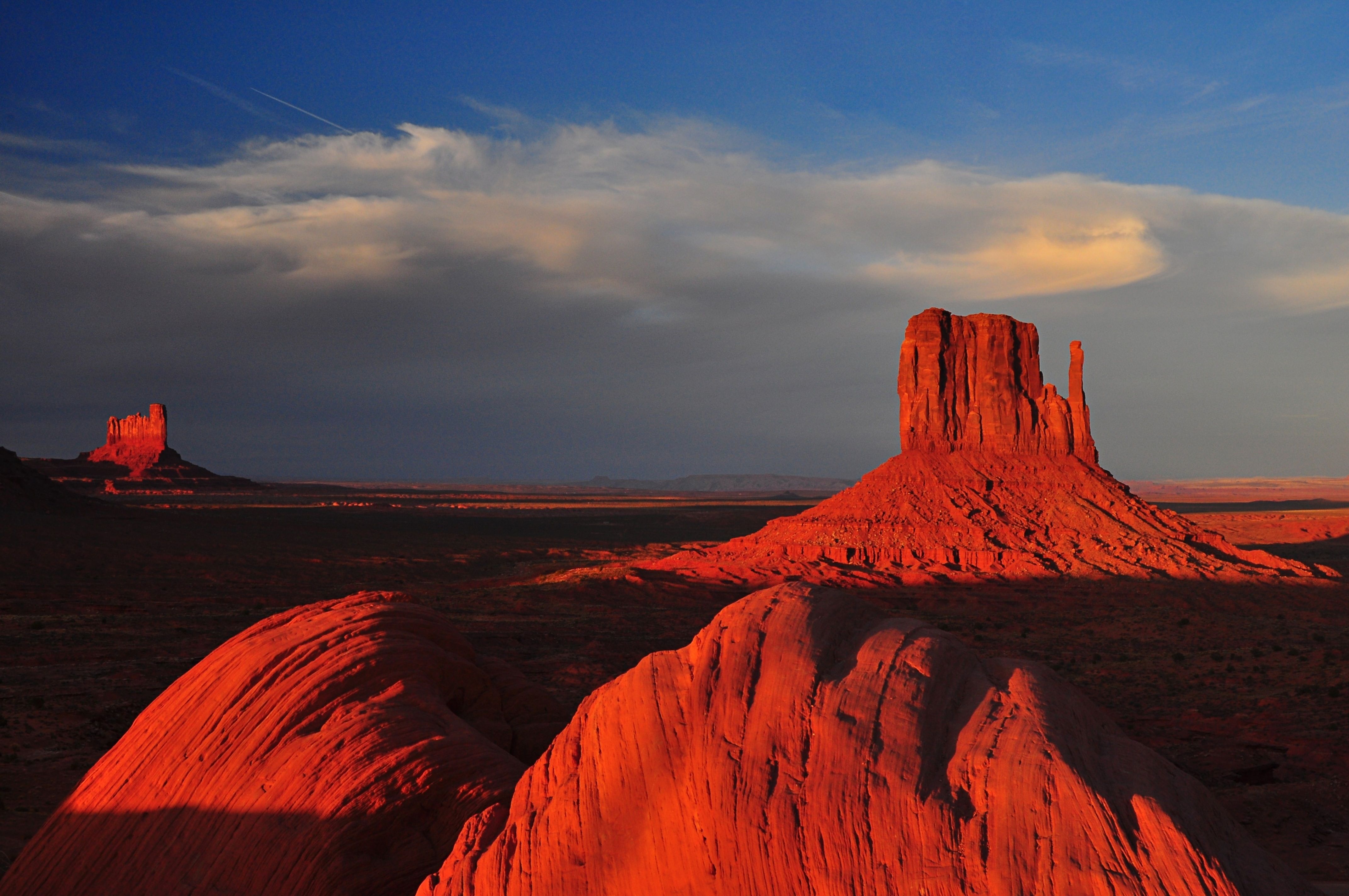 Monument Valley Navajo Tribal Park (Photo credit to NOAA) 4288 x