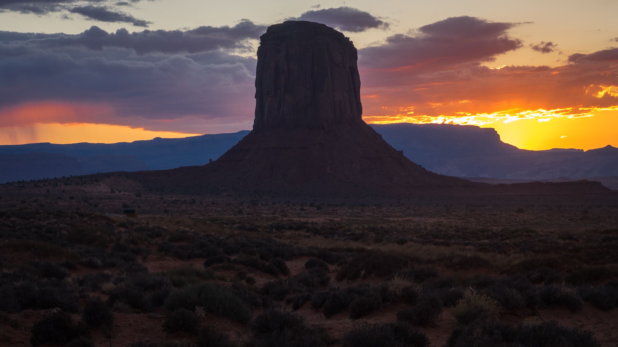 The horizon on fire after sunset in Monument Valley