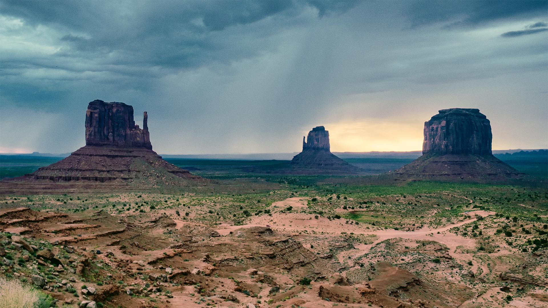 Stormy Dawn in Monument Valley Navajo Tribal Park, USA OC