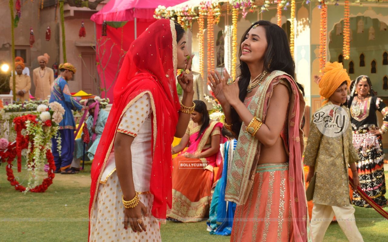 Wallpaper Prakash Wayangankar on the sets of Pehredaar