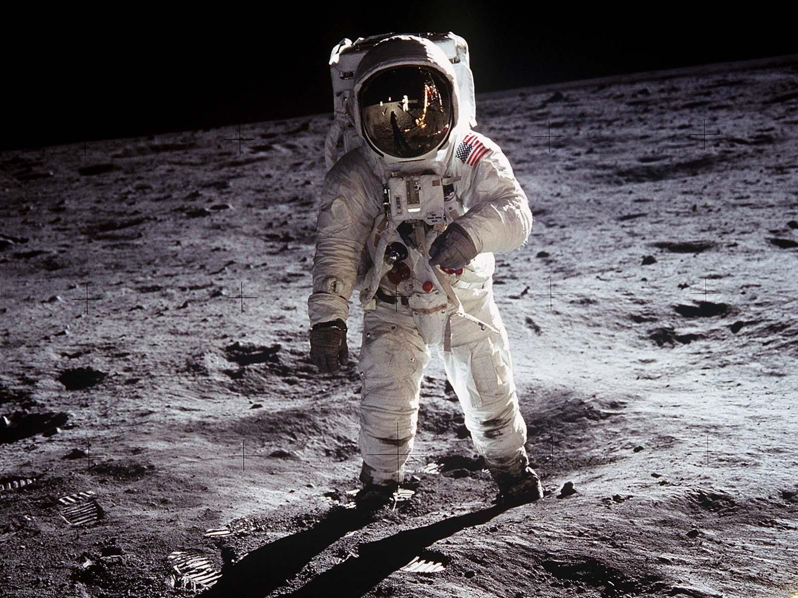 Astronaut On The Moon Space Wallpaper Planet Wallpaper Earth