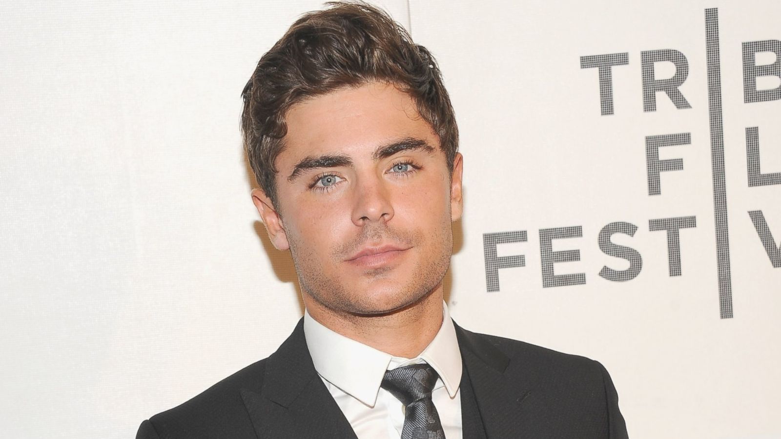 Zac Efron Does a Choreographed Dance to 'Turn Down for What'