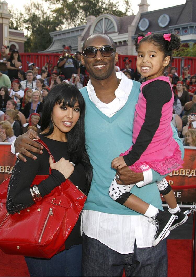 Kobe Bryant Dead at 41: Look Back at His Family Photo. E! News