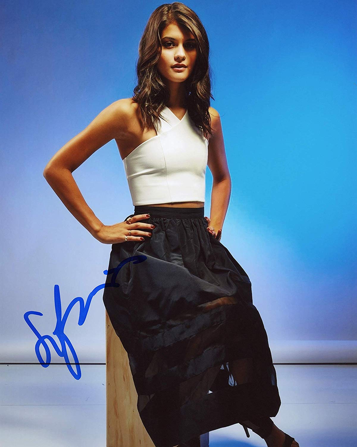 Sofia Black D'Elia AUTOGRAPH Signed 8x10 Photo B At Amazon's