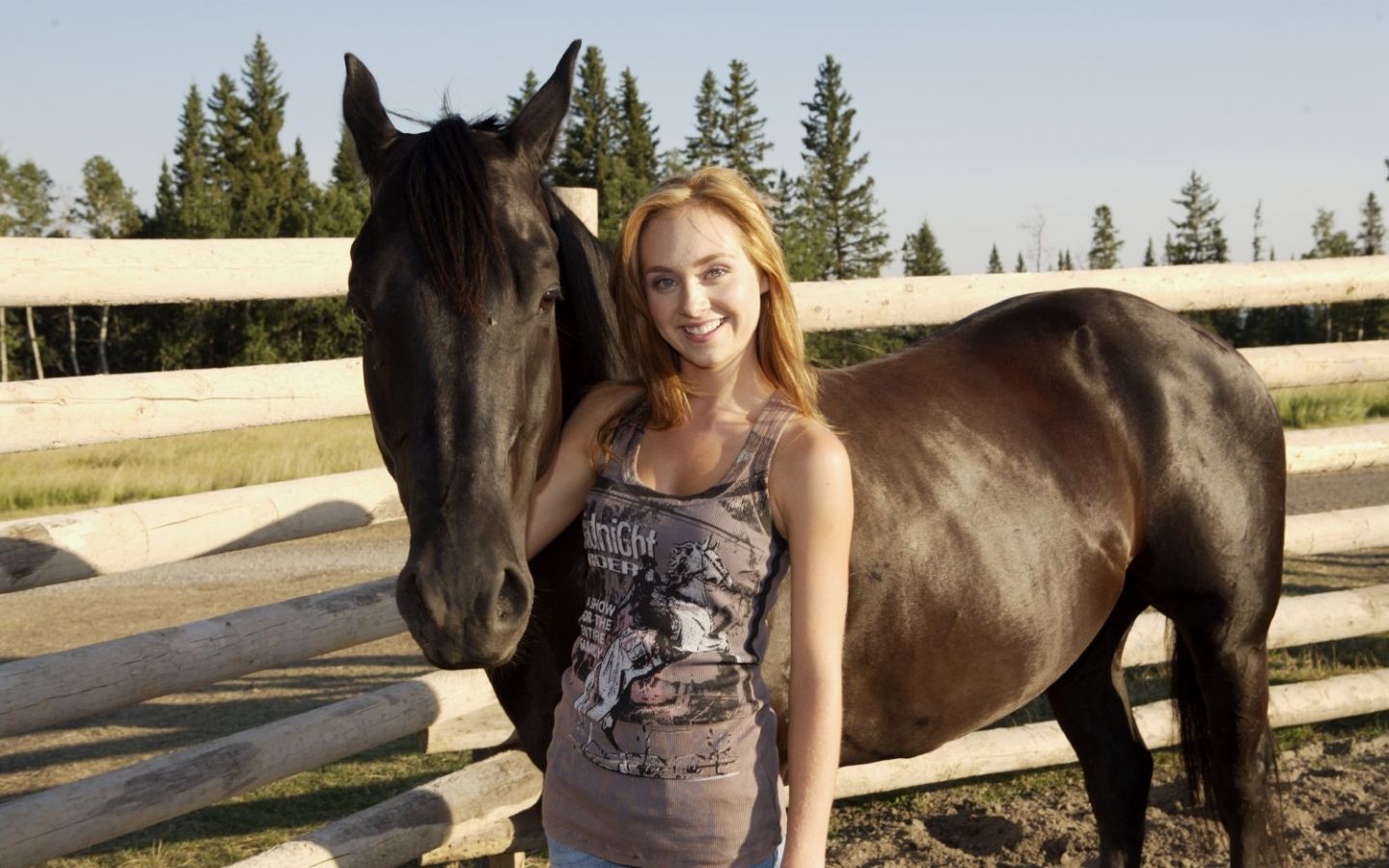 Free download Heartland TV show Amber Marshall as Amy Fleming