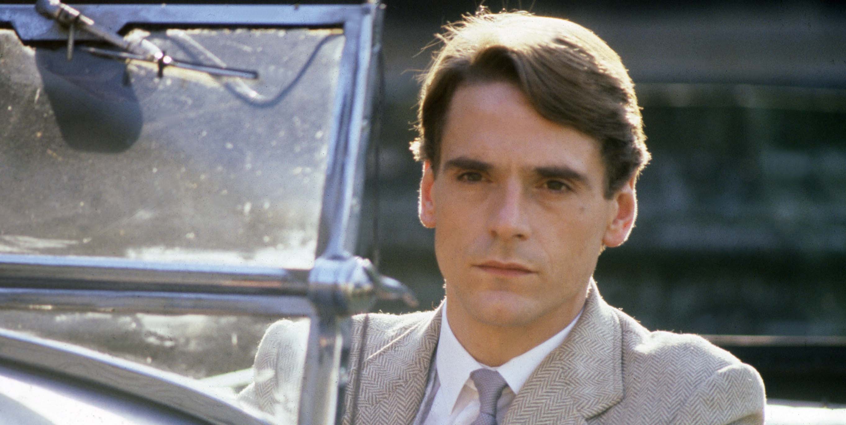 Jeremy Irons' 'Beautiful' Life Row Features