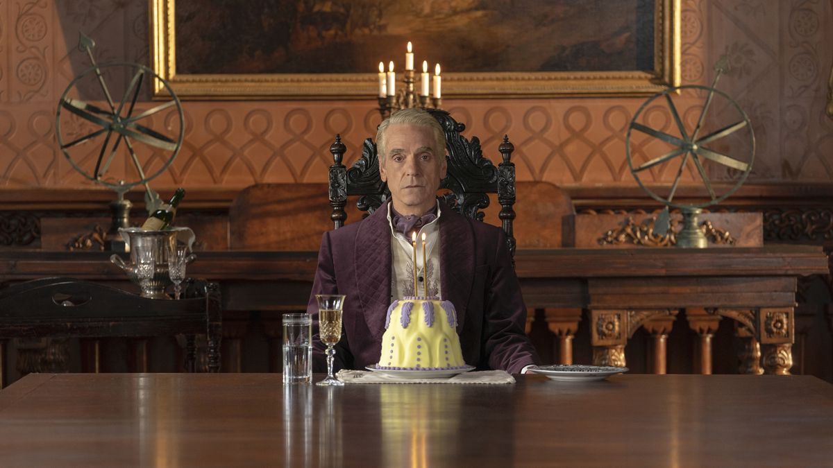 Jeremy Irons is old Ozymandias in HBO's Watchmen, but his past is