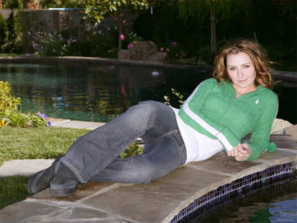 Beverley Mitchell Hot Picture Will Drive You Nuts For Her