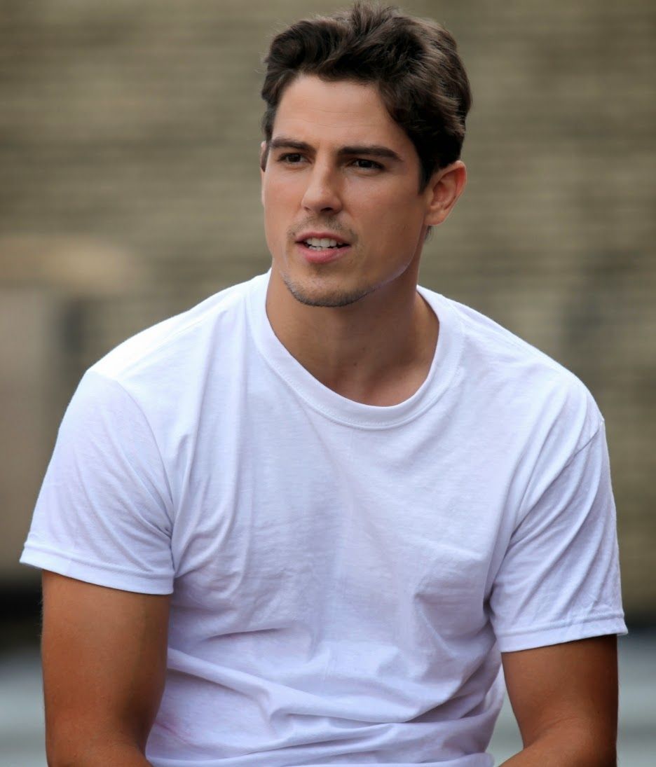 HD Wallpapers: Sean Faris Pictures.