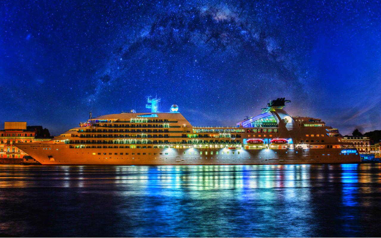 Cruise Ship Wallpaper Background