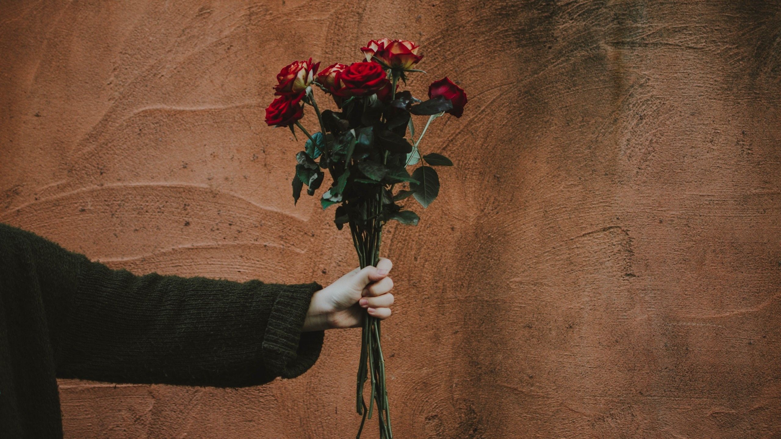 Rose Bouquet, Hand