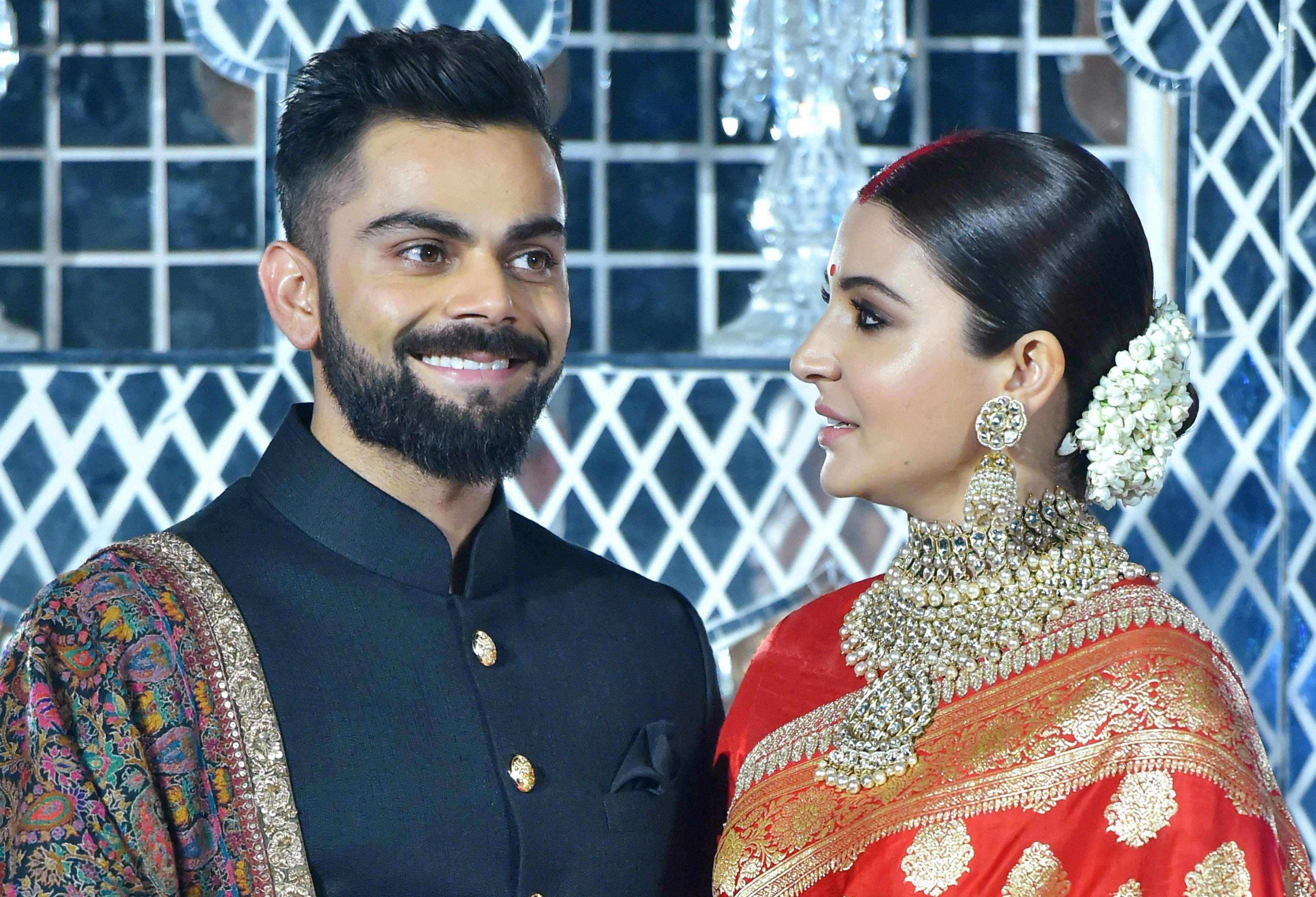 Here are picture from Viruska's New Delhi wedding reception