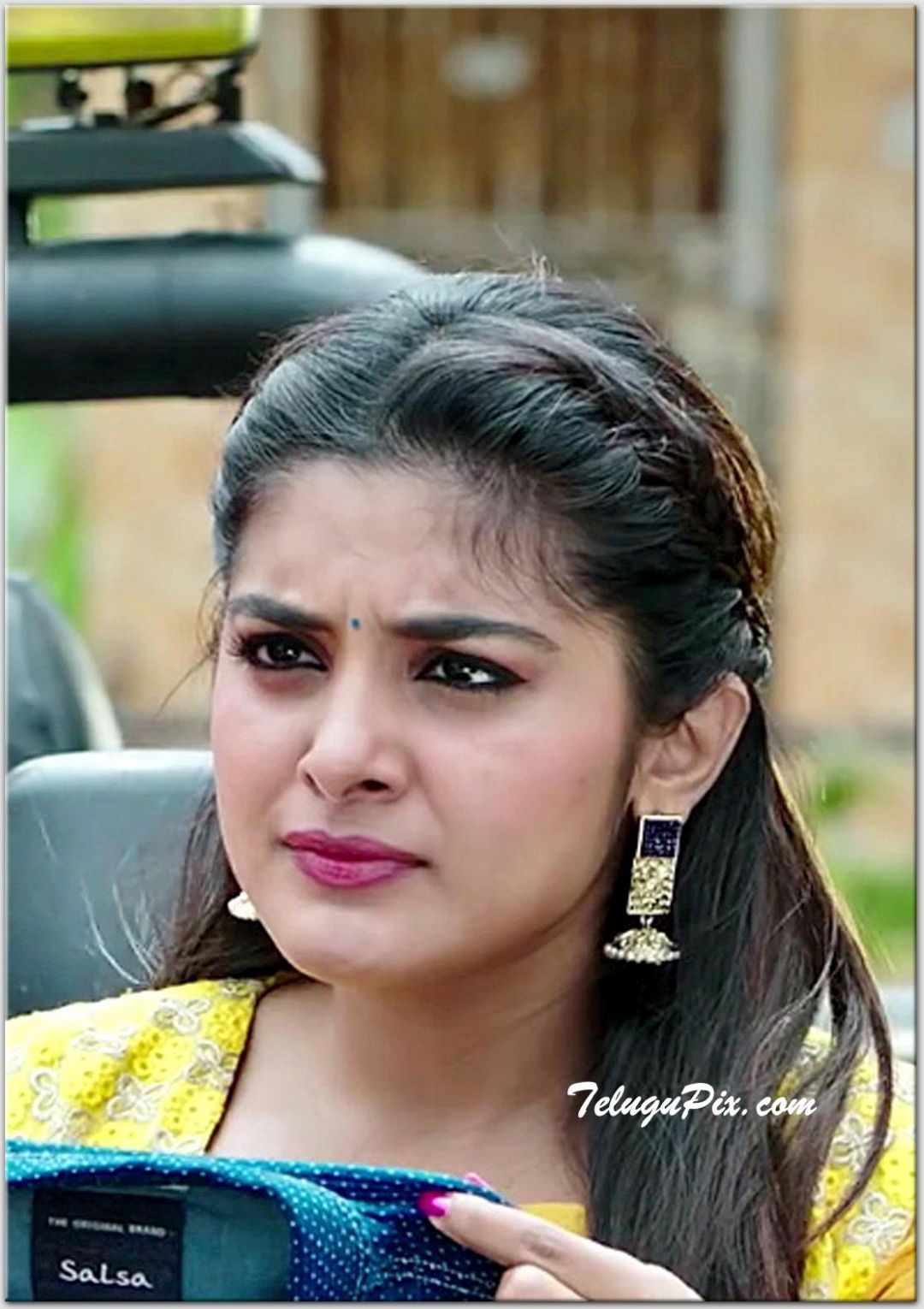 Nivetha Thomas, iPhone, Desktop HD Background