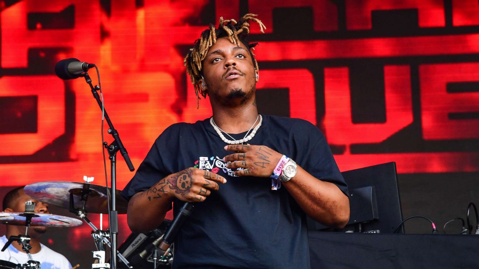 Rapper Juice WRLD dead after suffering medical emergency at Chicago's Midway Airport