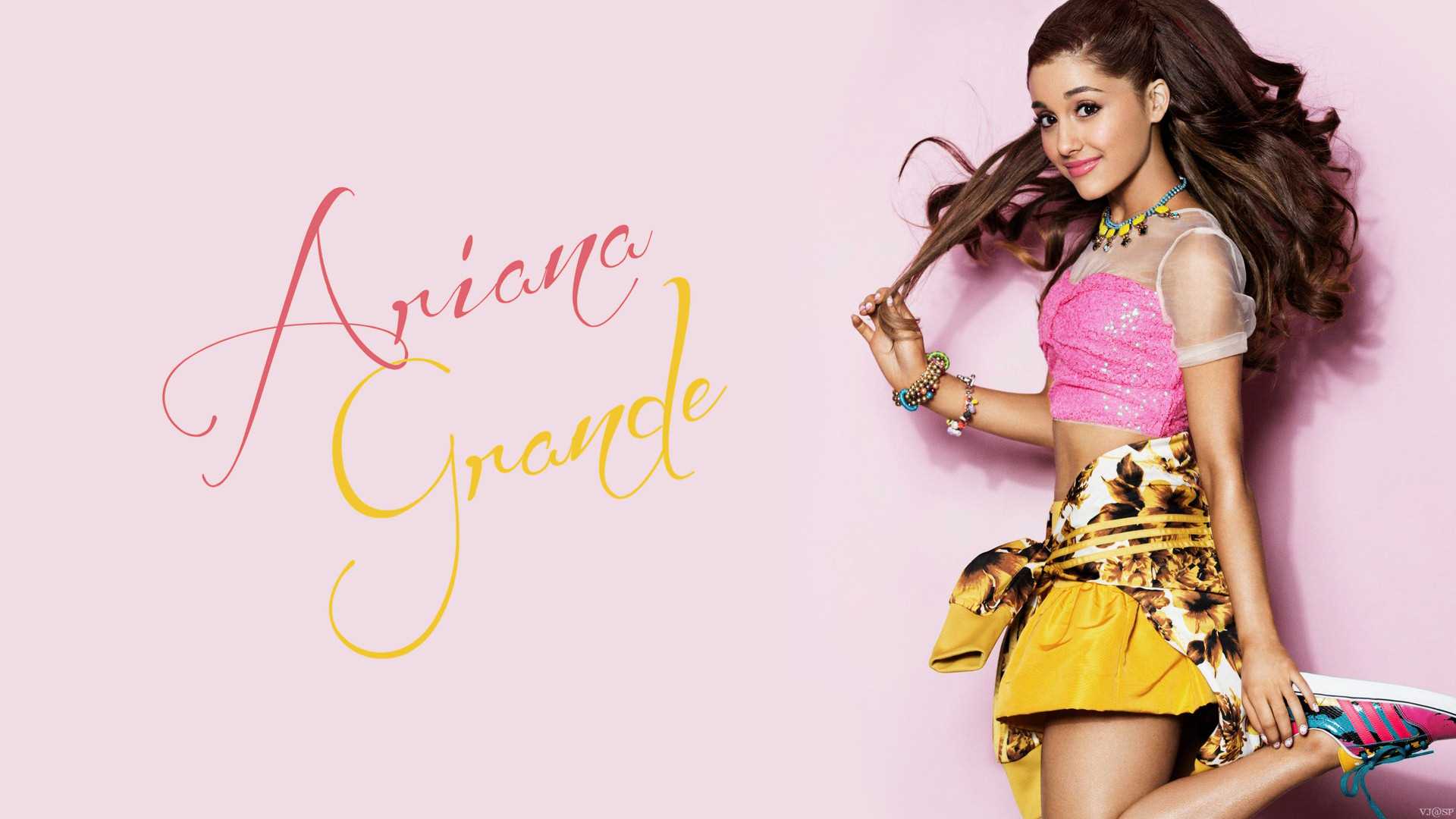 Ariana Grande Background for Computer