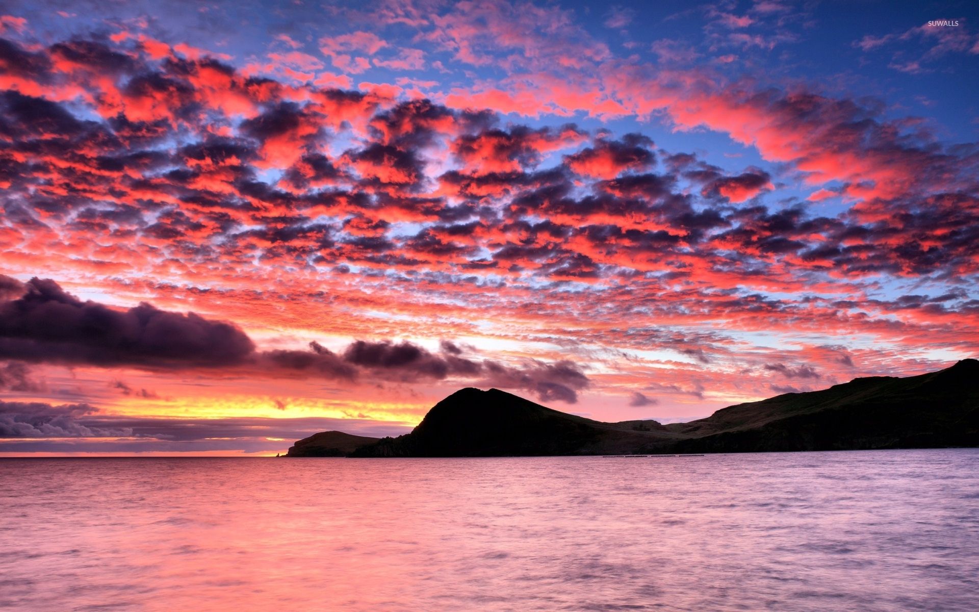 Beautiful colorful sunset sky above the ocean wallpaper