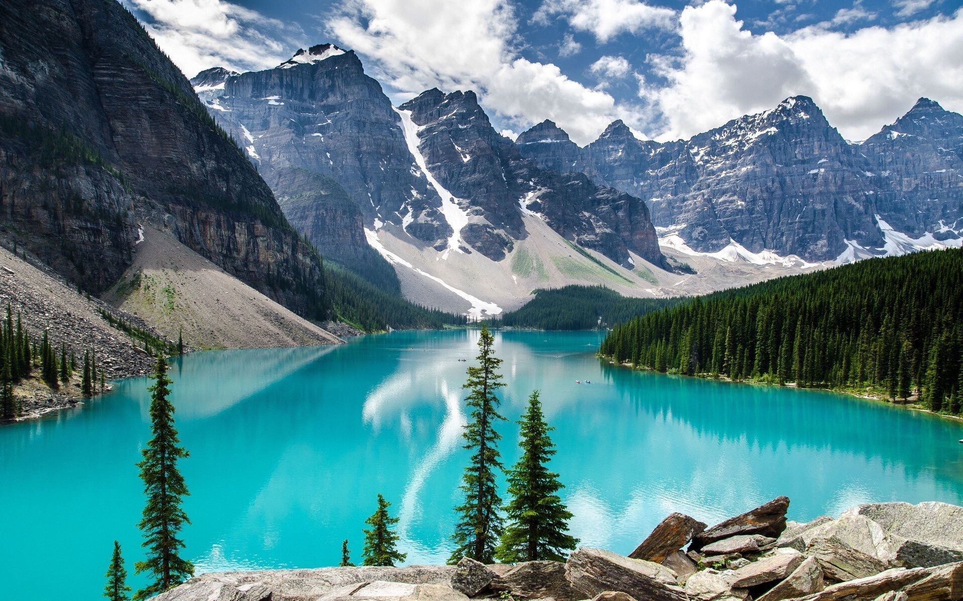Moraine Lake Rockpile Trail, Canada
