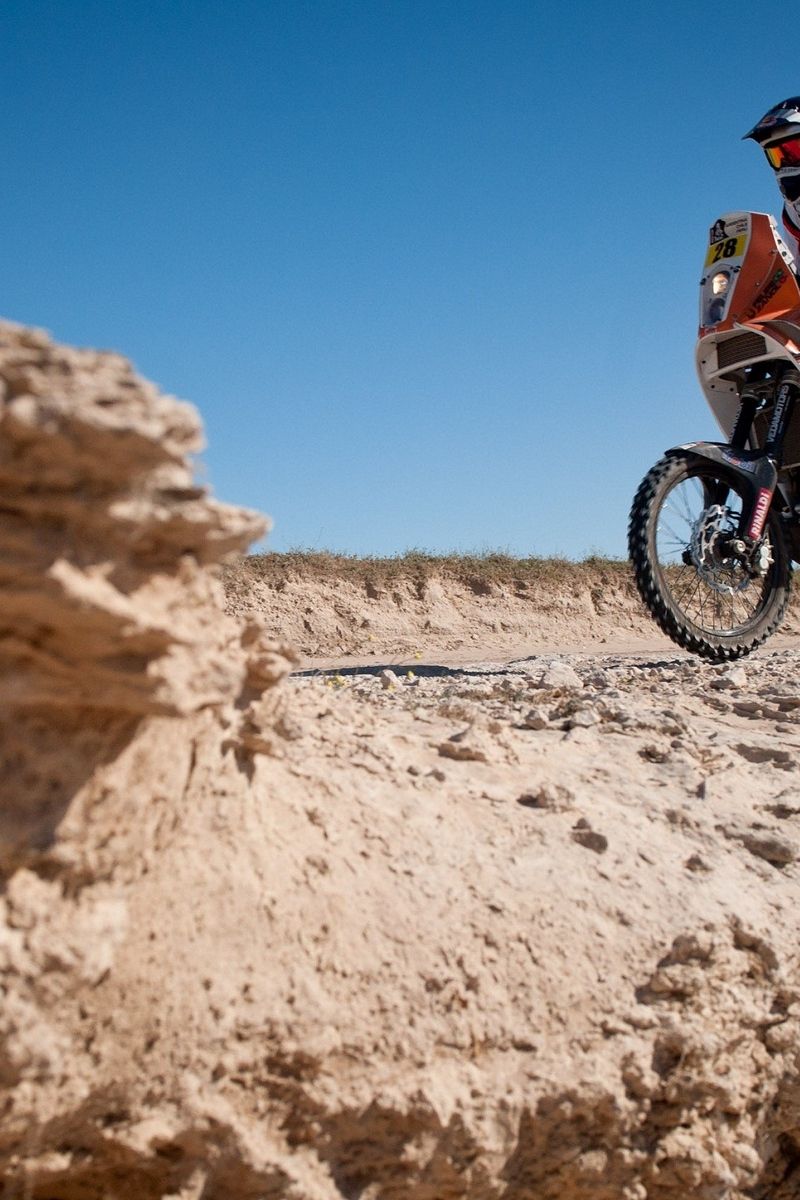Download wallpaper 800x1200 rally dakar, racer, motorcycle, stones