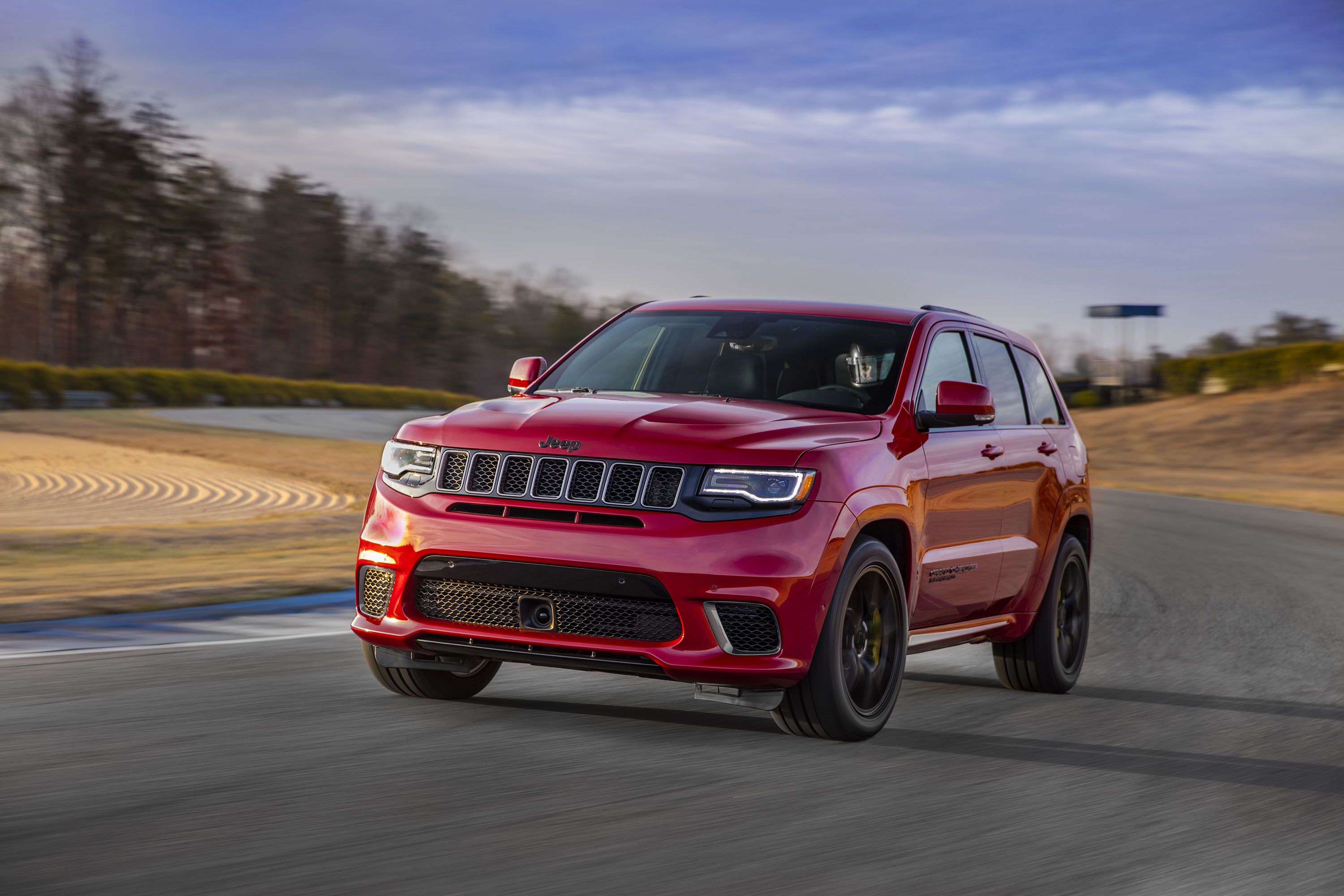 Jeep Grand Cherokee Trackhawk Wallpaper HD Image