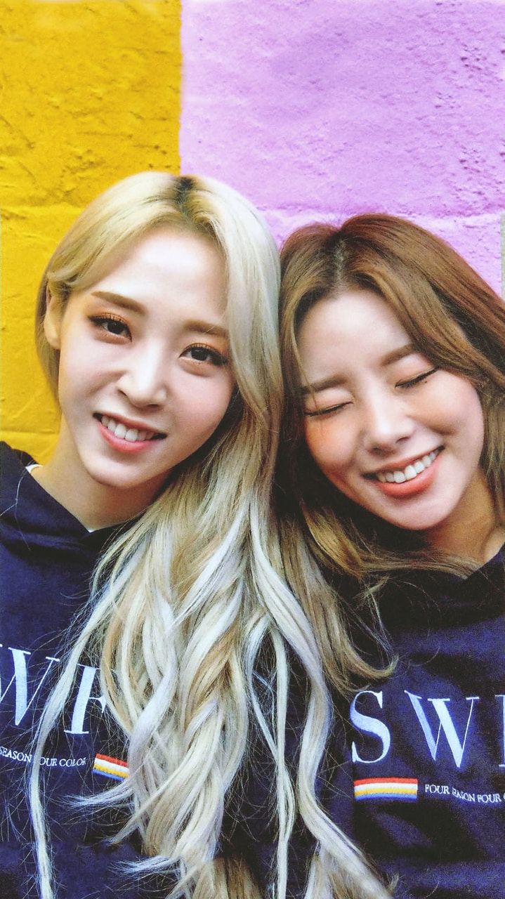 Wheein & Moonbyul discovered by reality in B.L.A.C.K
