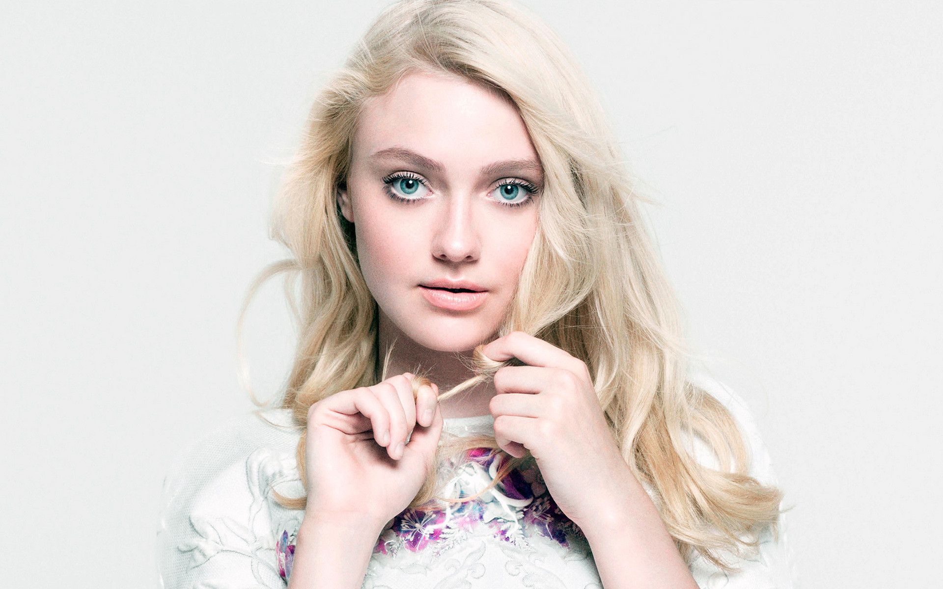 Dakota Fanning Wallpaper