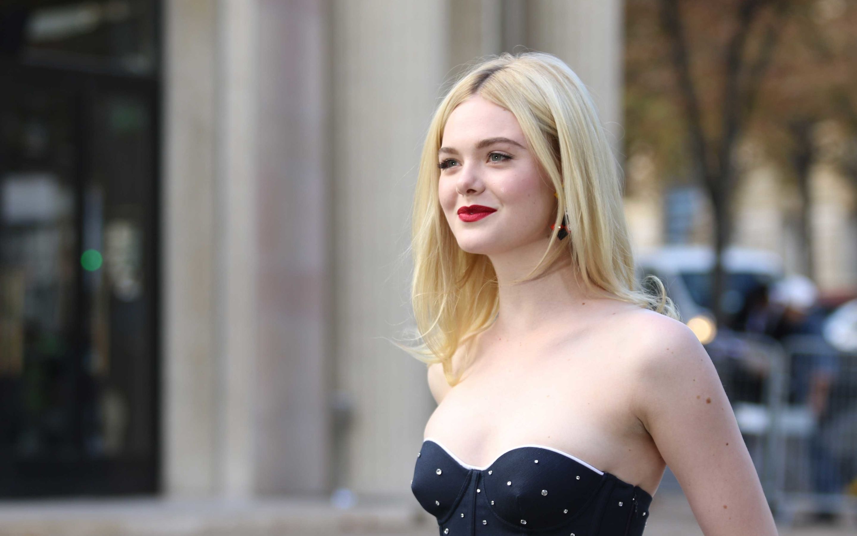 Elle Fanning At Paris Fashion Week Macbook Pro Retina