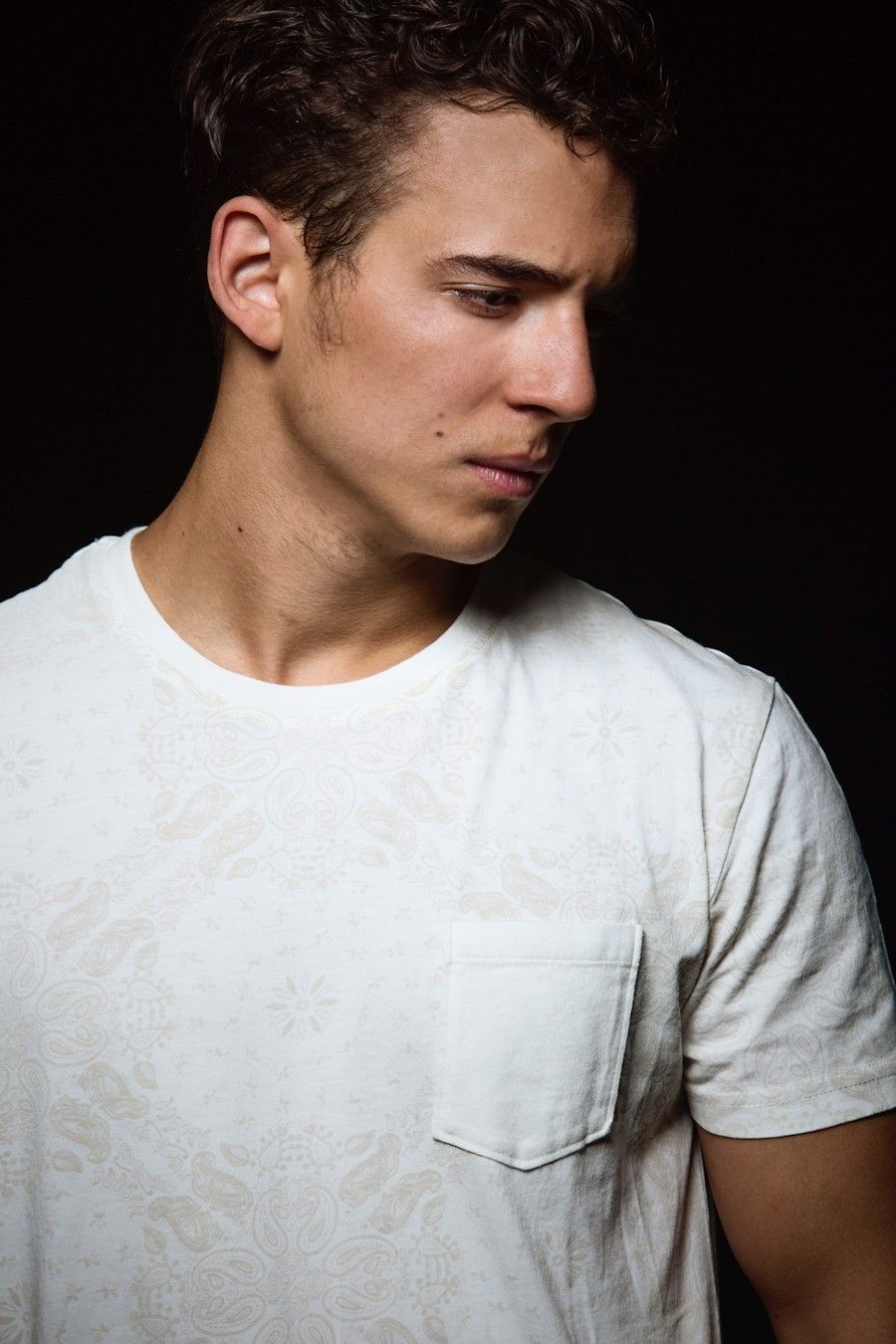 Chloe Levine and Miguel Herrán picture