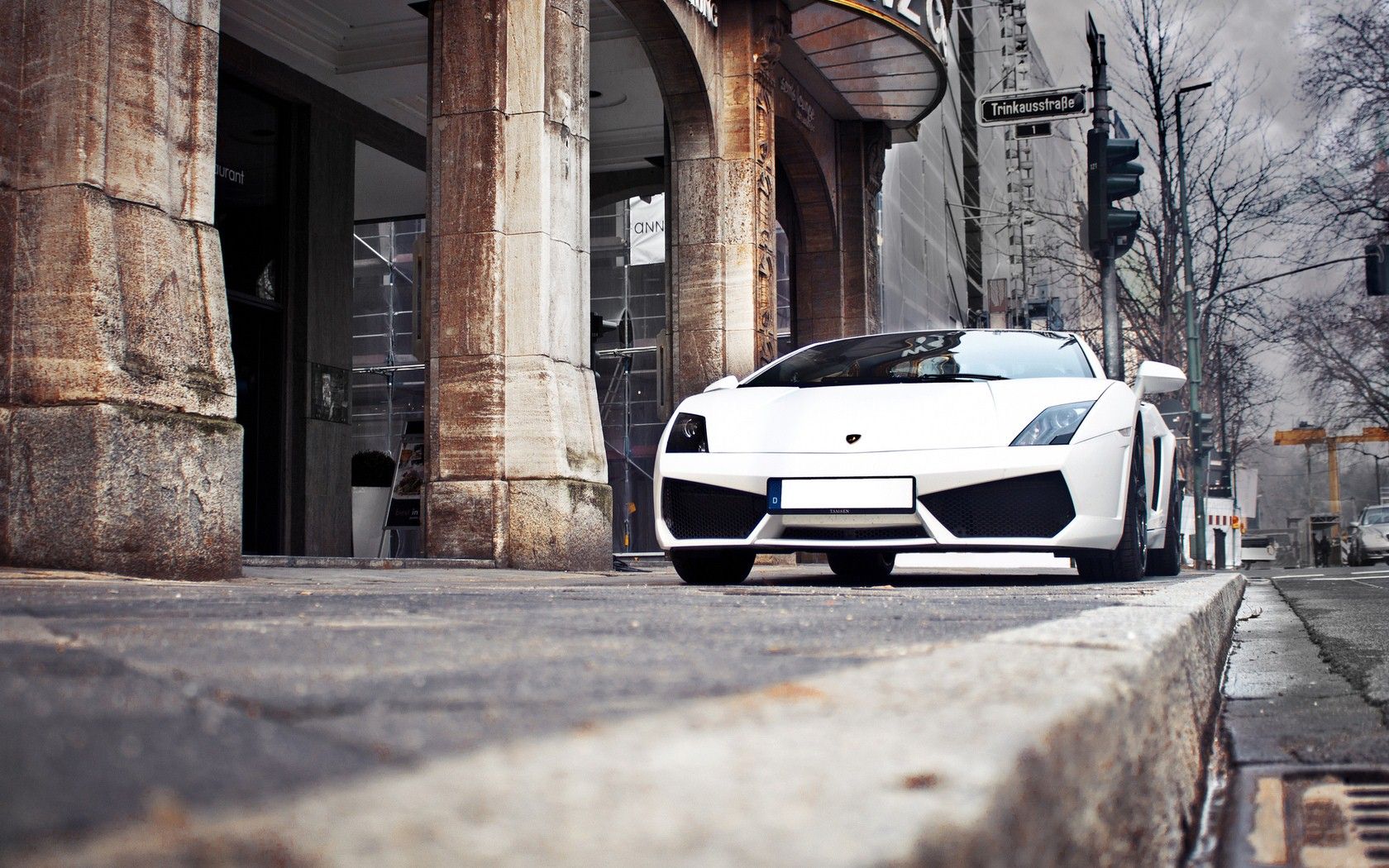 Most Likable White Lamborghini Luxury Car Desktop Laptop