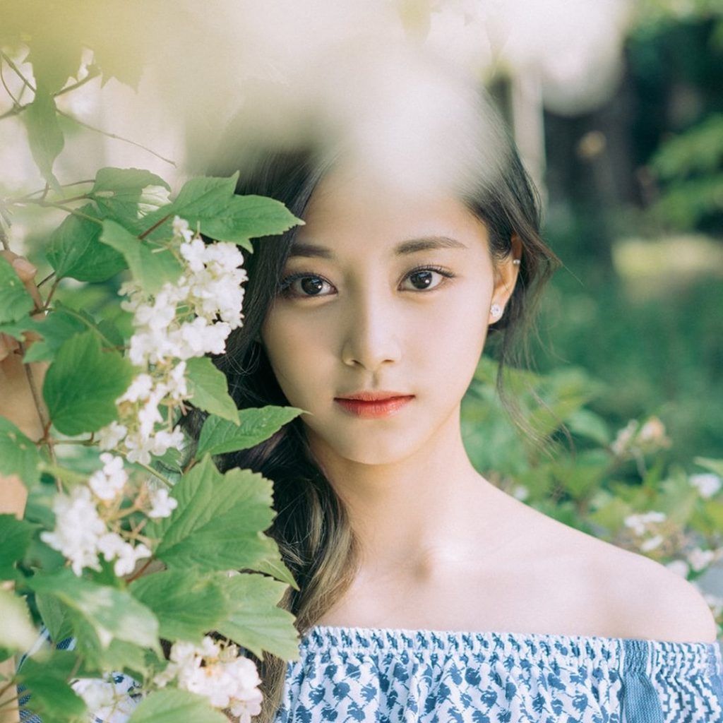 Photos From TWICE Tzuyu's Pictorial For 'PHOLAR' June 2016