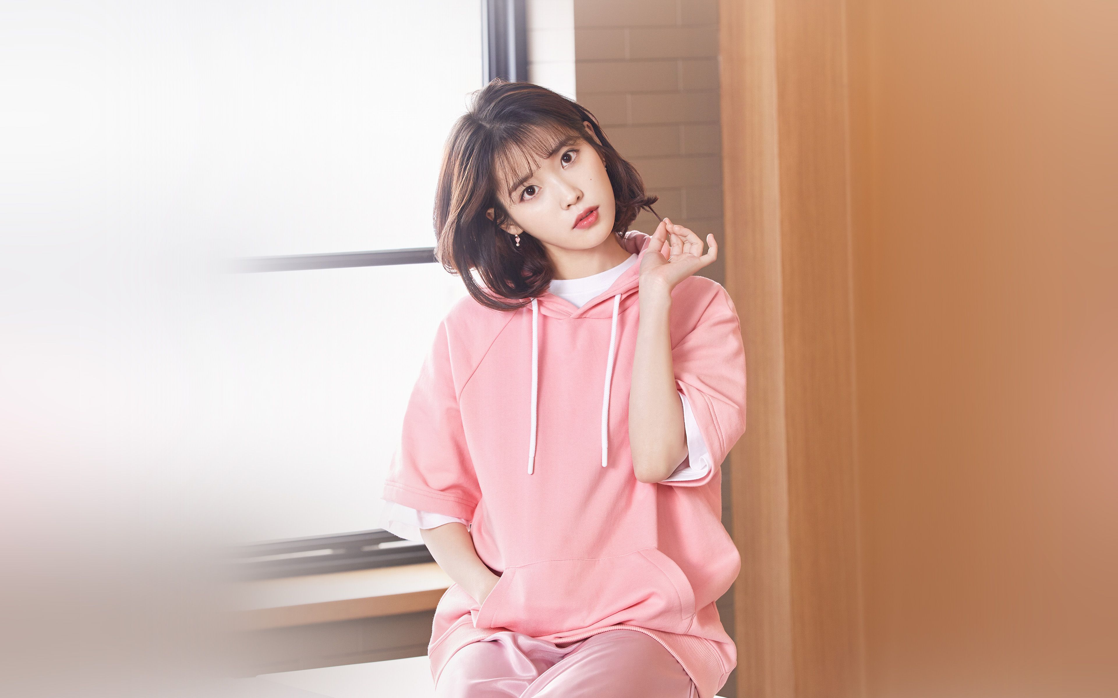 Iu Girl Pink Kpop Singer Asian Celebrity Music Wallpaper