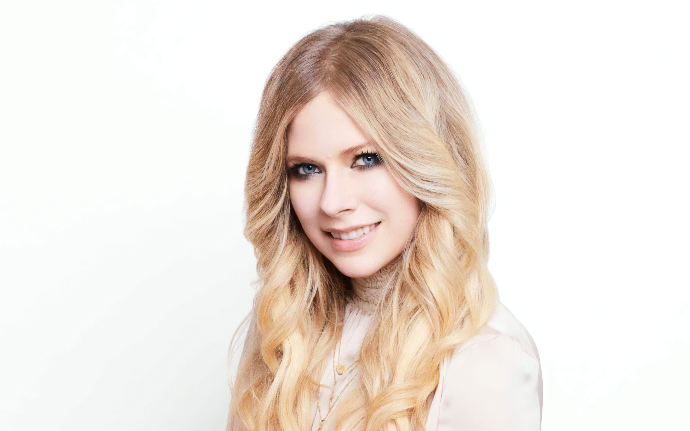 Avril Lavigne Cosmopolitan Japan Macbook Pro Retina HD