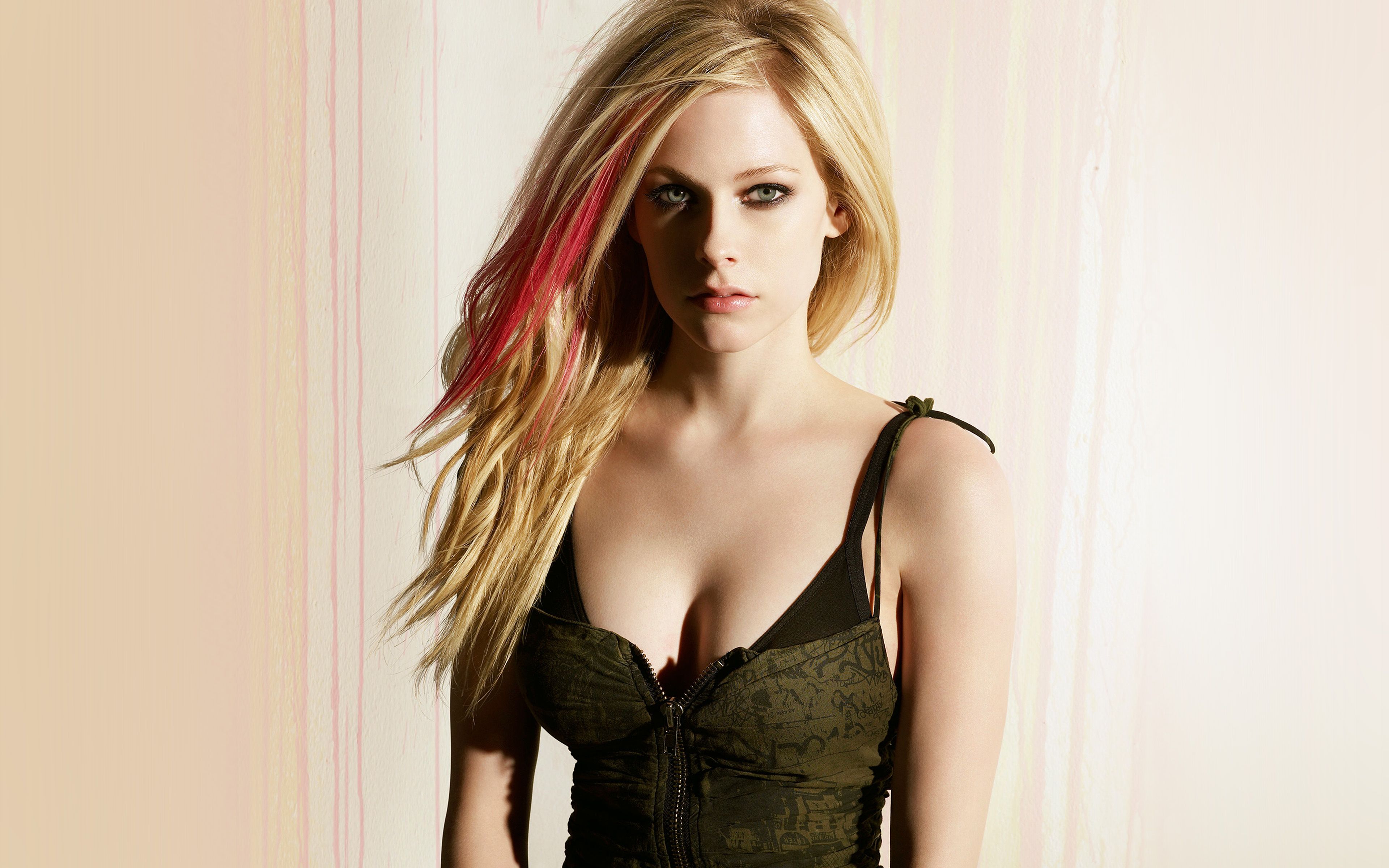 Avril Lavigne Girl Celebrity Singer Music Wallpaper