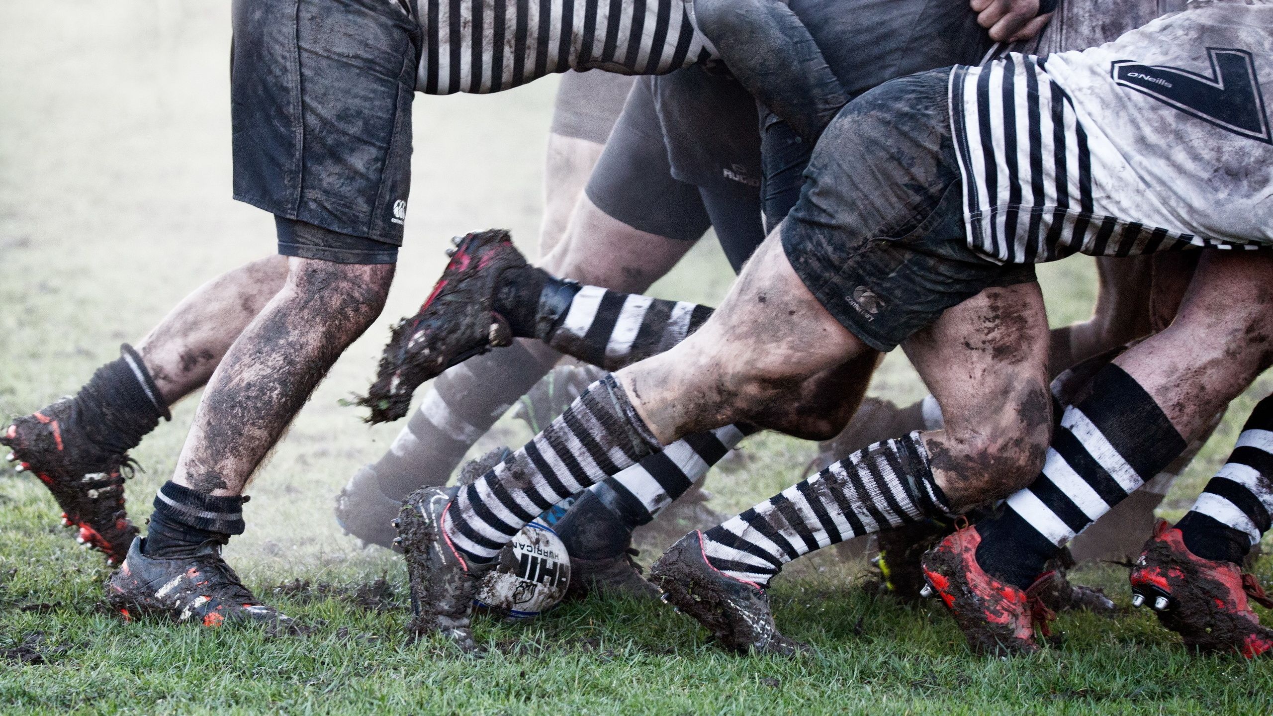 Wallpaper Knee highs Man rugby athletic trainers Legs Mud 2560x1440