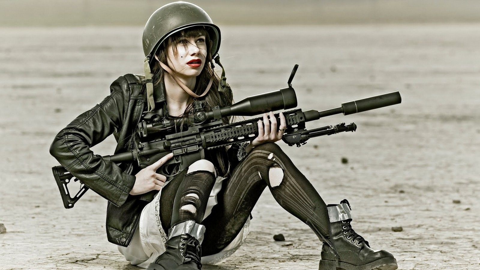 Woman Soldier Wallpaperx900
