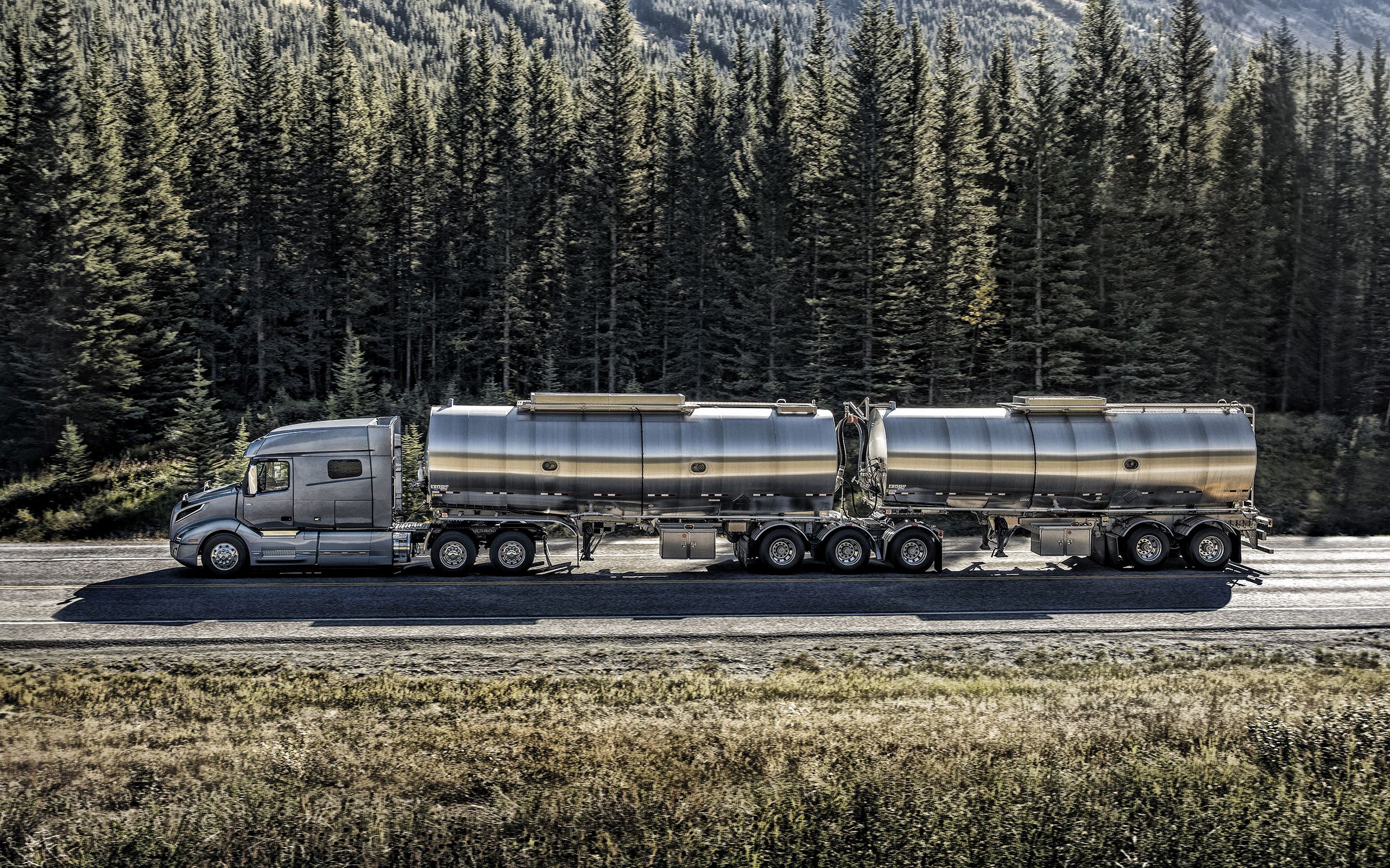 Download wallpaper Volvo transportation of fuel, USA