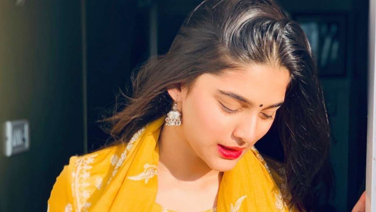 Saiee Manjrekar Biography, Net Worth, Height, Weight, Age, Size