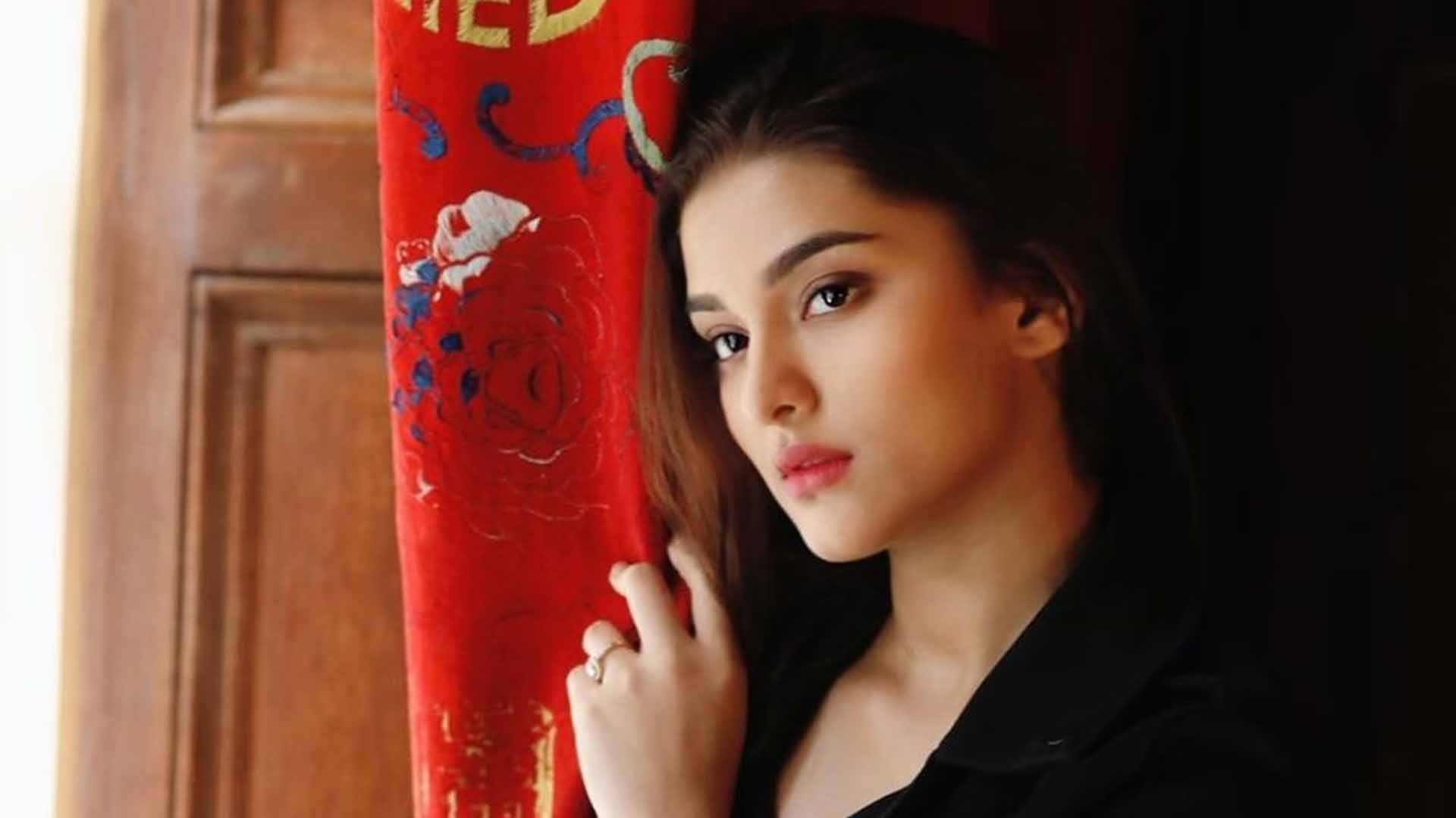 Saiee Manjrekar latest HD wallpaper and photo free