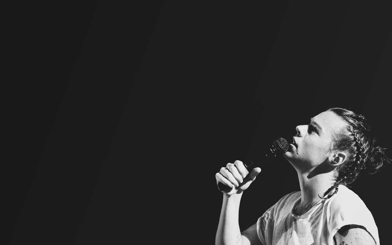Harry Styles On Stage One Direction Wallpaper