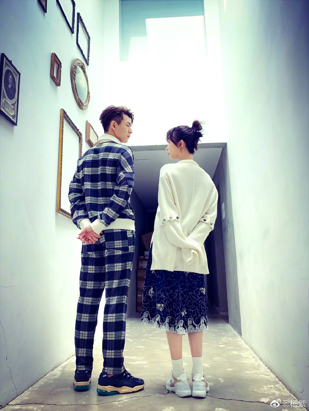 October Celebrants Li Xian, Caesar Wu, and Zhou Xun Receive